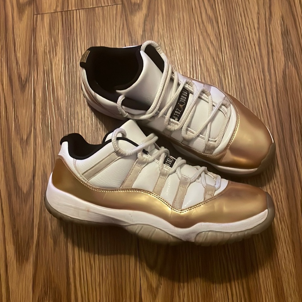 Jordan 11 Low “Closing Ceremony”
